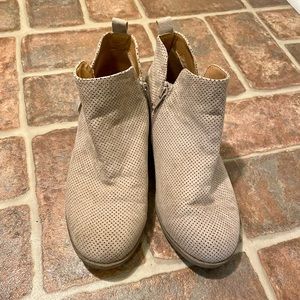 Universal Thread Women’s Booties